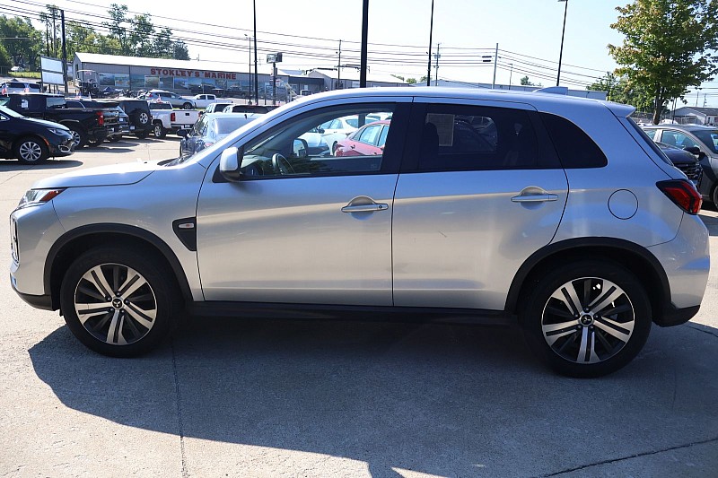 Vehicle image 8 of 24