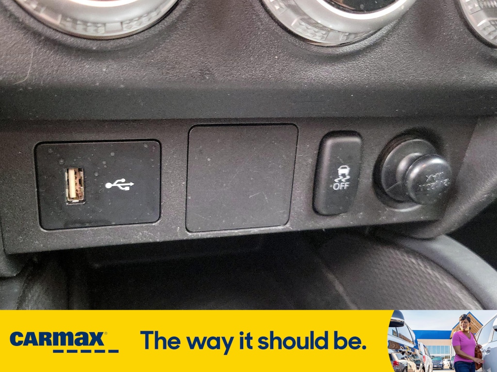 Vehicle image 24 of 26
