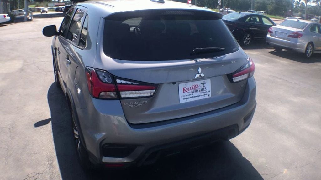 2020 Mitsubishi Outlander Sport ES 2.0 Image 8 of 23