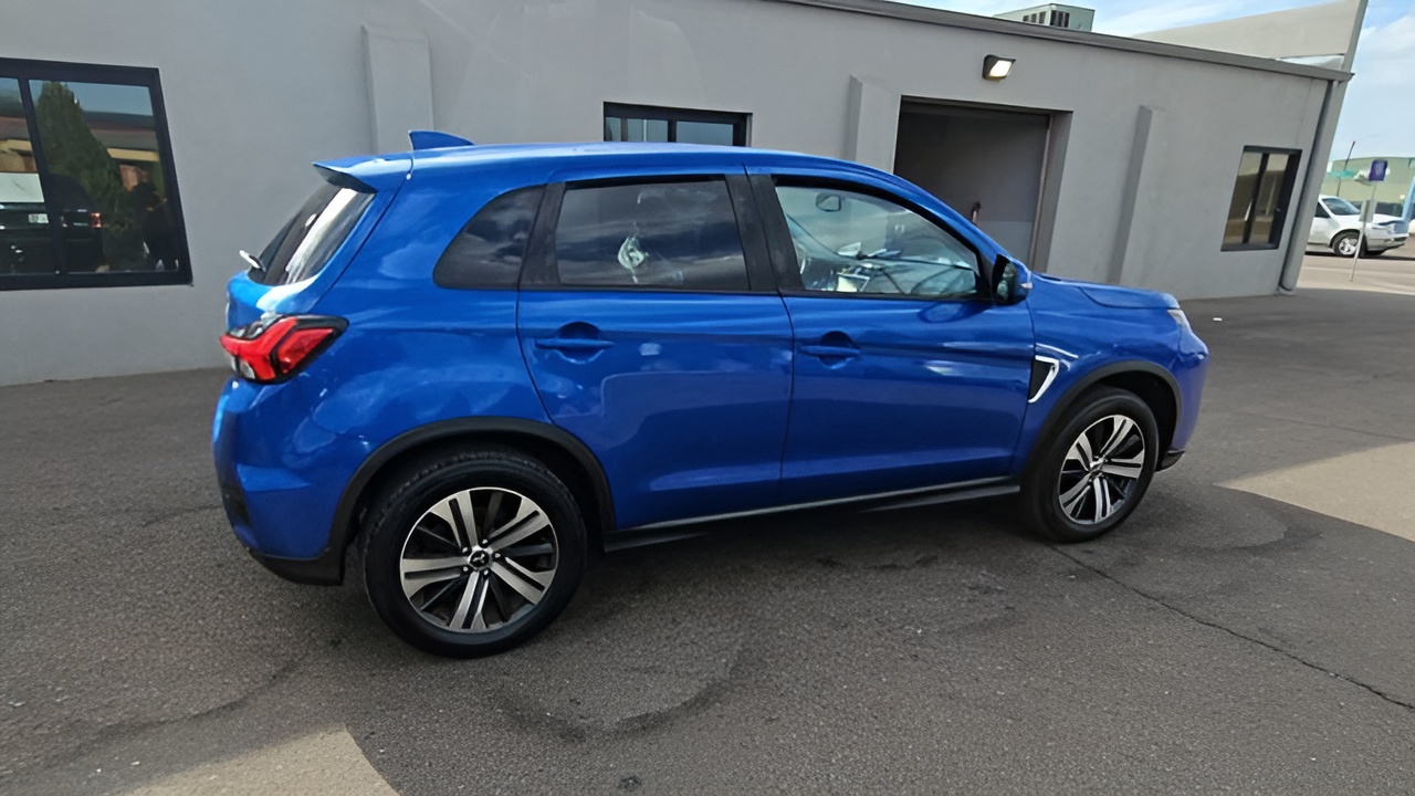 Vehicle image 27 of 30