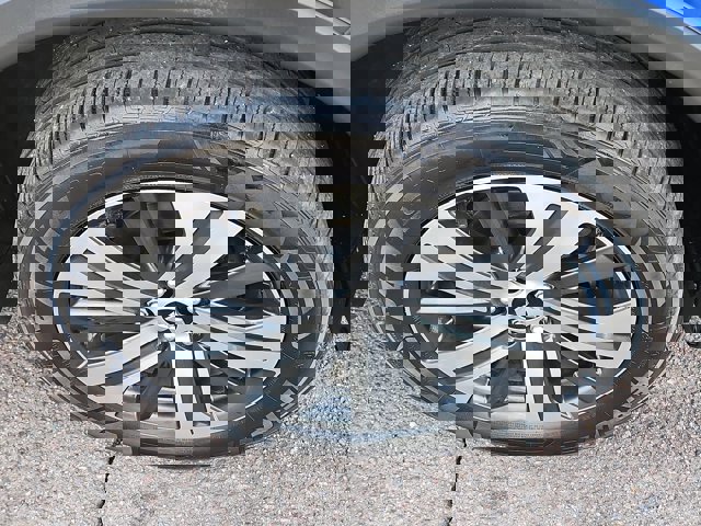 Vehicle image 10 of 30