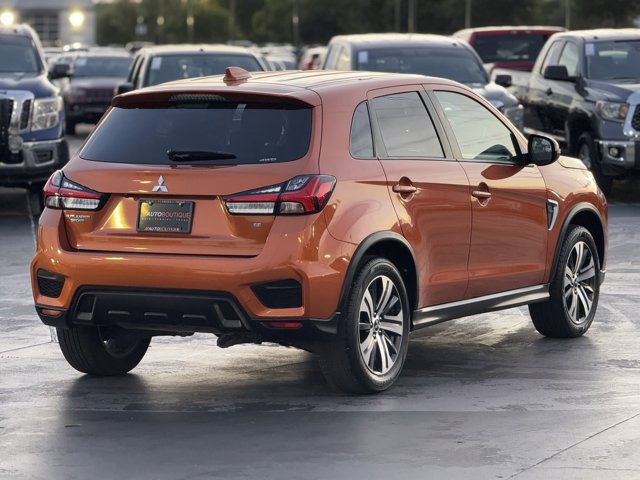 2020 Mitsubishi Outlander Sport SE 2.0 Image 5 of 18