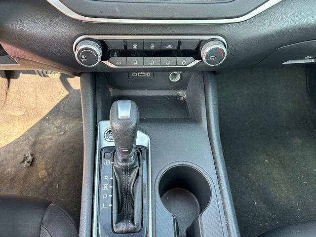 Vehicle image 22 of 27