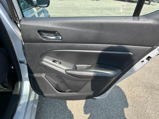 Vehicle image 26 of 27