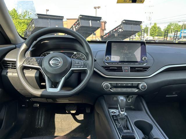 Vehicle image 15 of 27