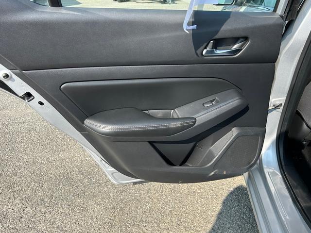 Vehicle image 23 of 27