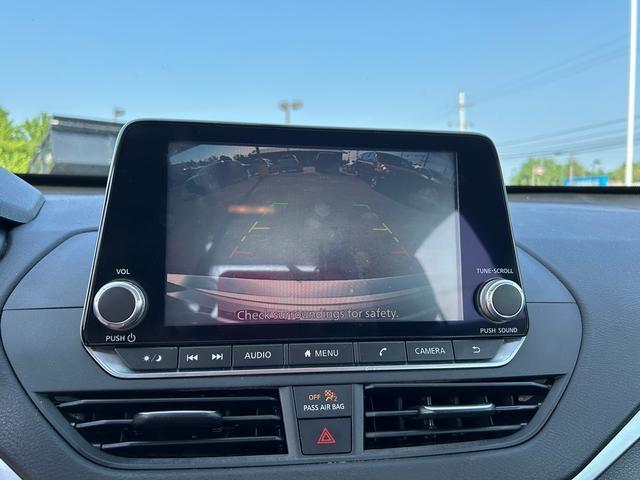 Vehicle image 20 of 27