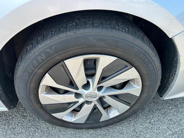 Vehicle image 10 of 27