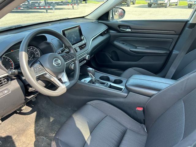 Vehicle image 16 of 27