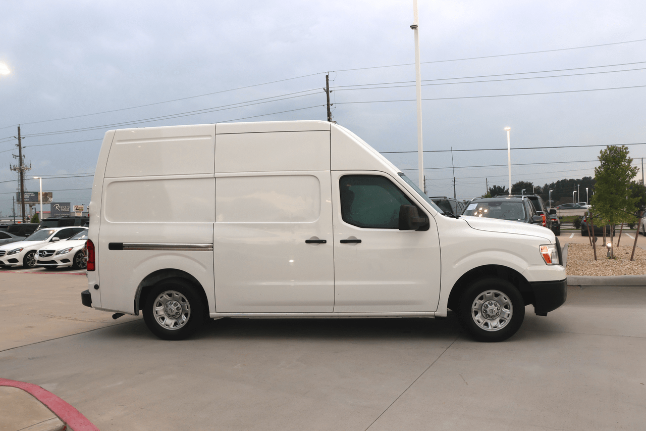 2020 Nissan NV SV Image 3 of 32