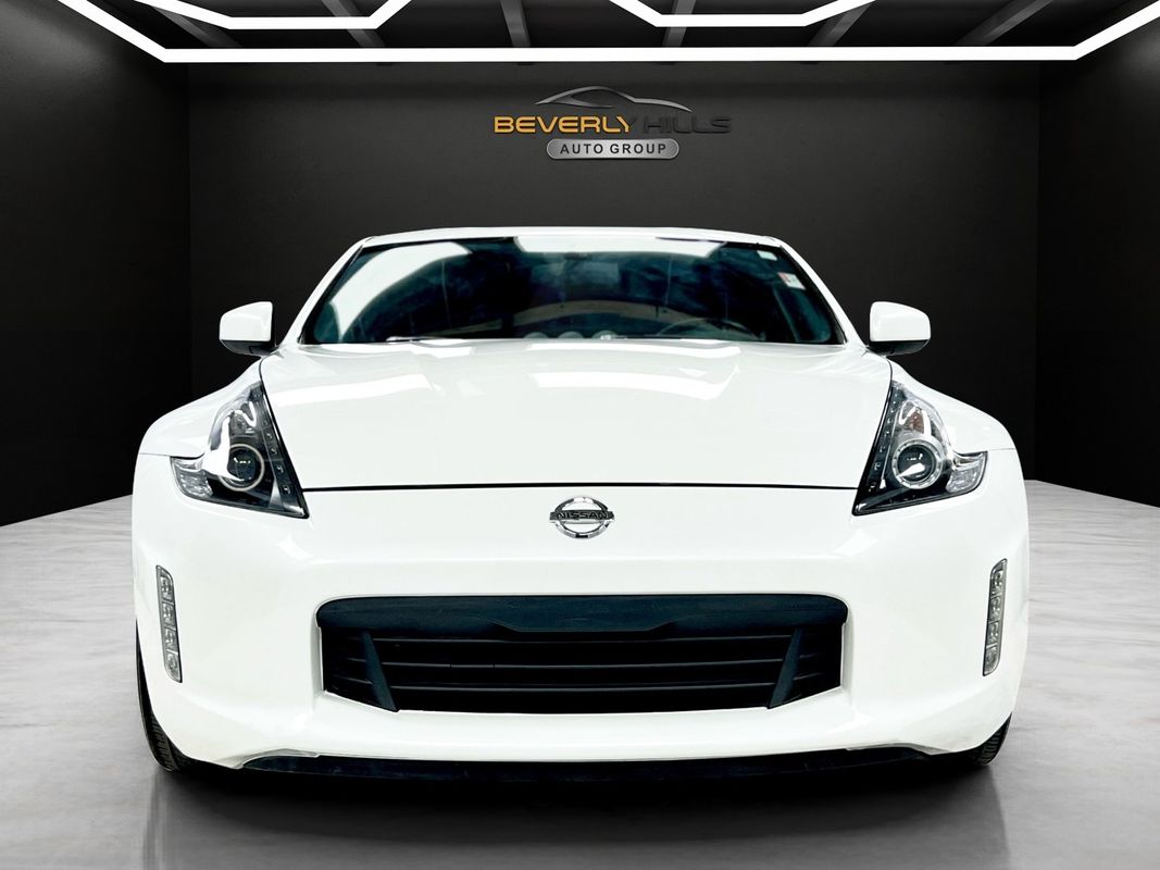 2020 Nissan 370Z Base Image 2 of 28