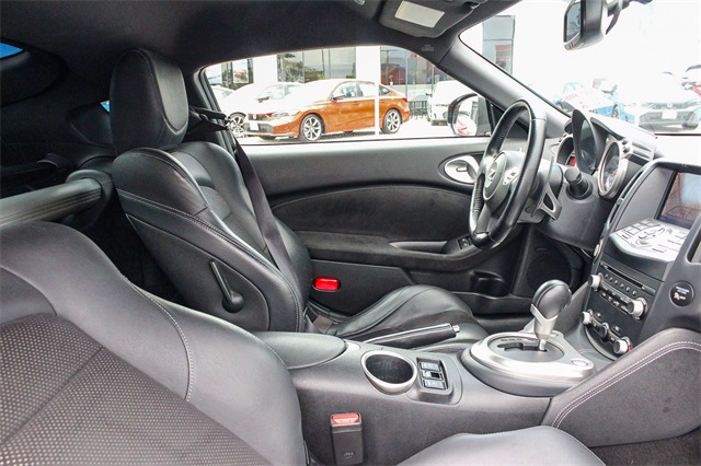 Vehicle image 13 of 27