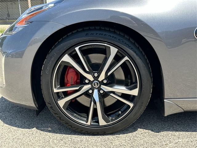 Vehicle image 10 of 21