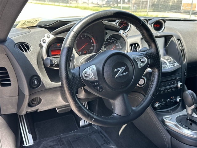 Vehicle image 14 of 21