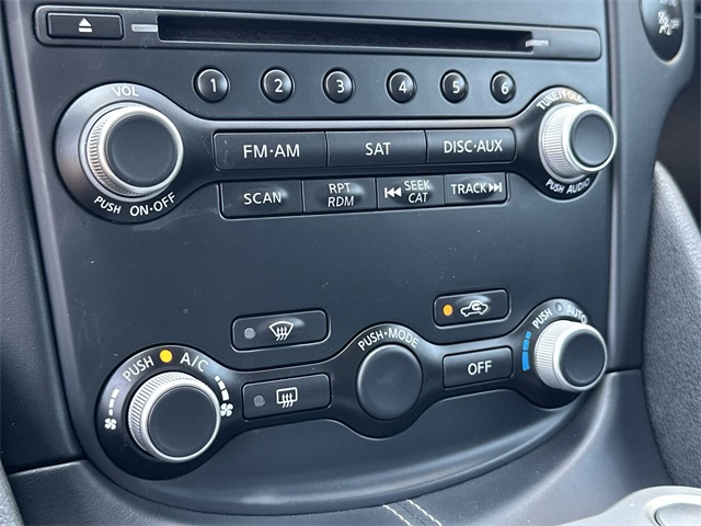 Vehicle image 18 of 21