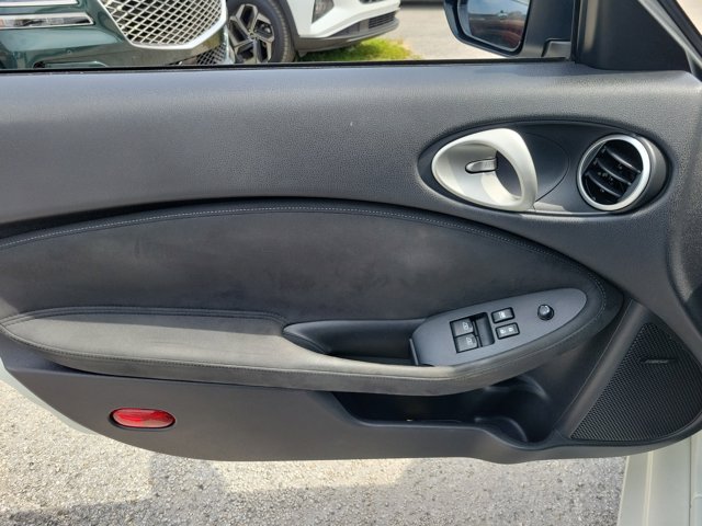 Vehicle image 9 of 26
