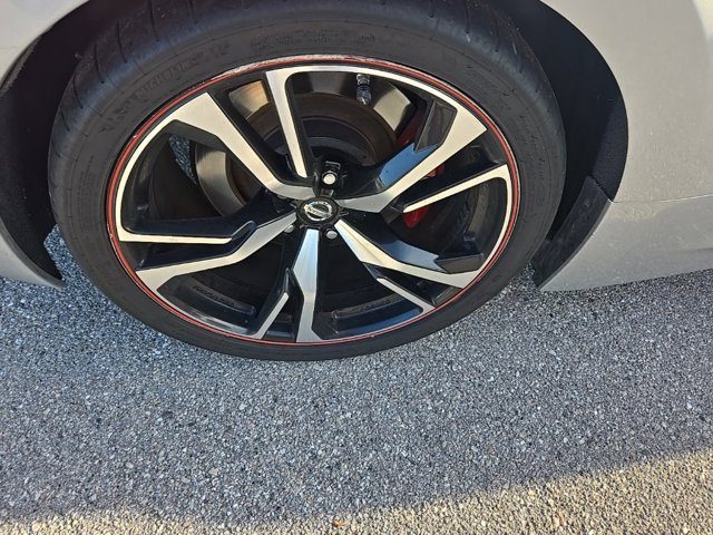 Vehicle image 11 of 21