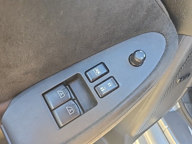 Vehicle image 14 of 21