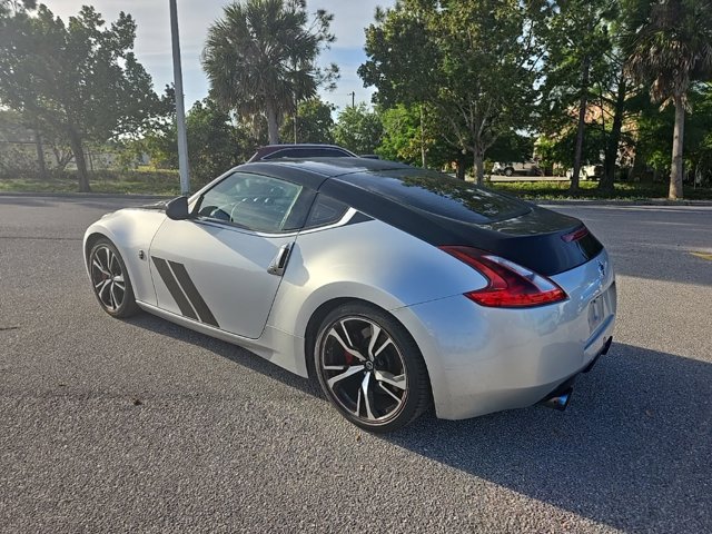 Vehicle image 8 of 21