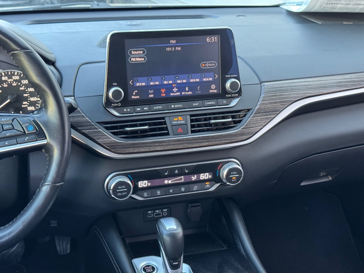 Vehicle image 18 of 25