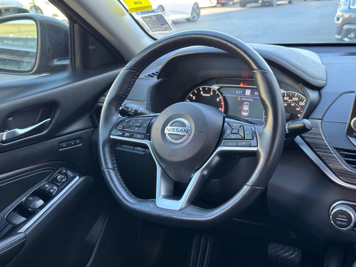 Vehicle image 19 of 25