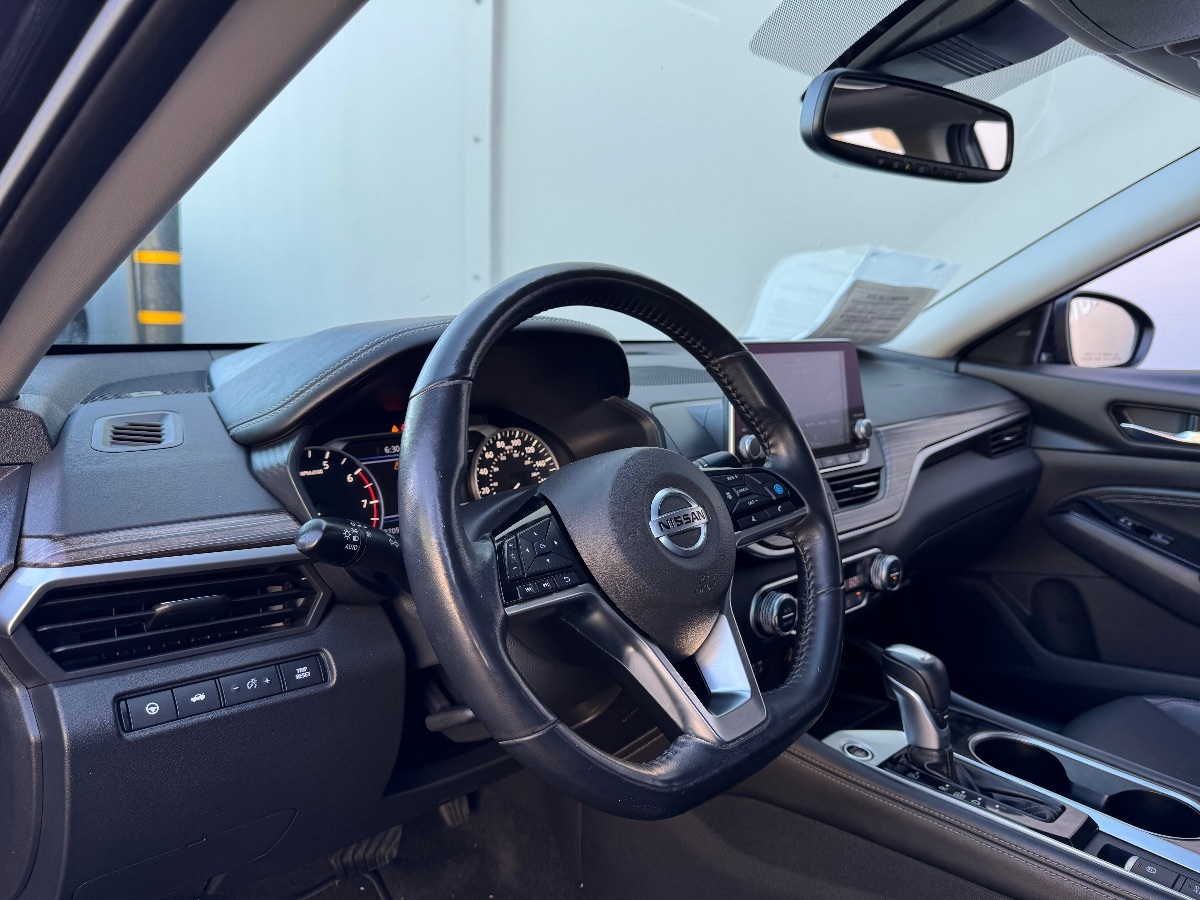 Vehicle image 8 of 25