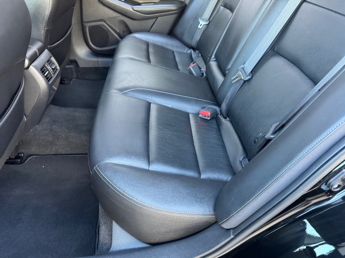 Vehicle image 15 of 25