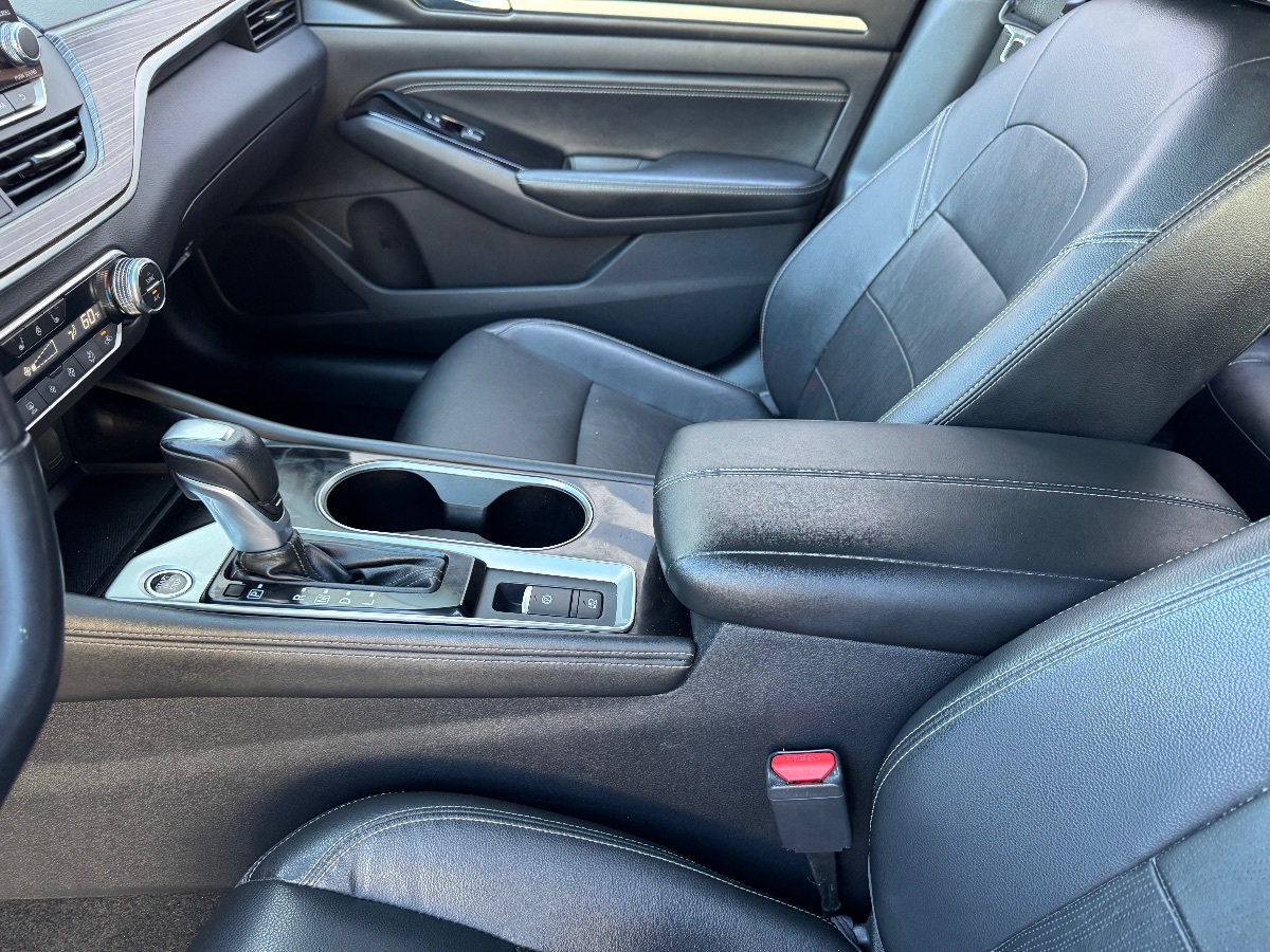 Vehicle image 11 of 25