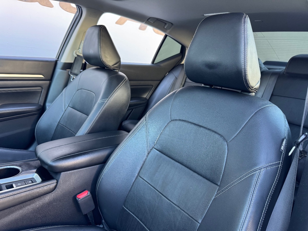 Vehicle image 10 of 25