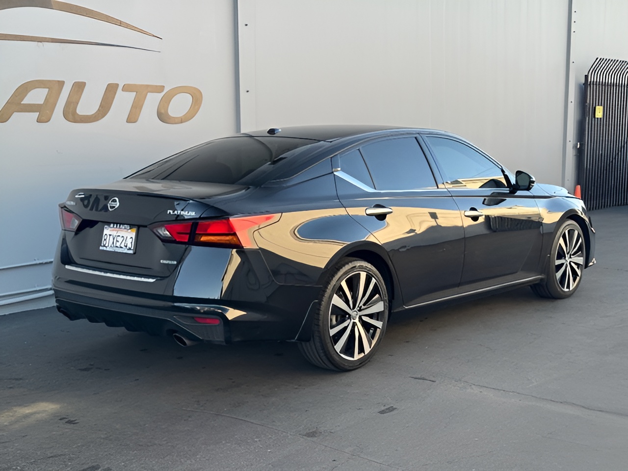 Vehicle image 24 of 25
