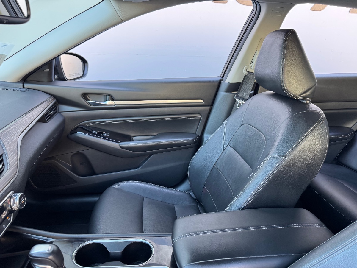 Vehicle image 12 of 25