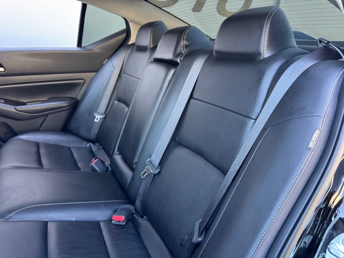Vehicle image 16 of 25