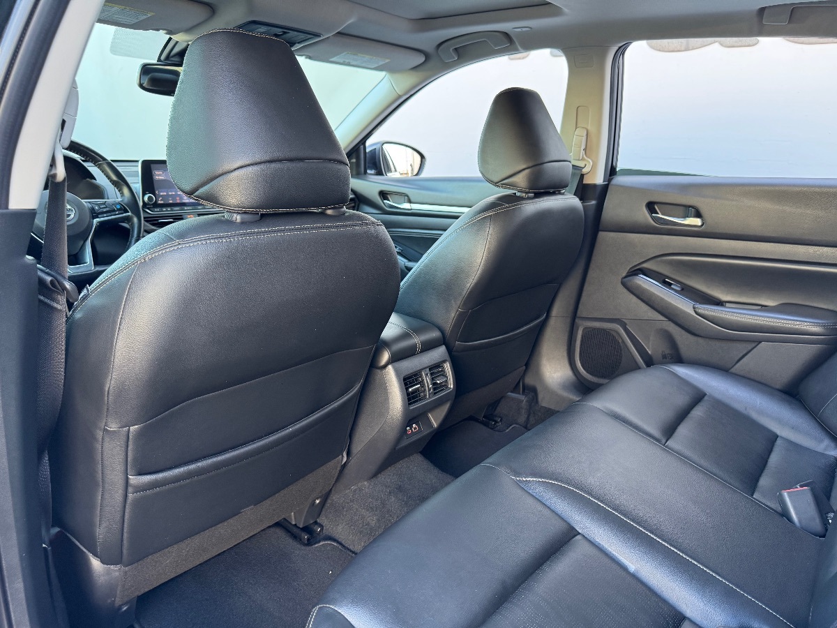 Vehicle image 14 of 25