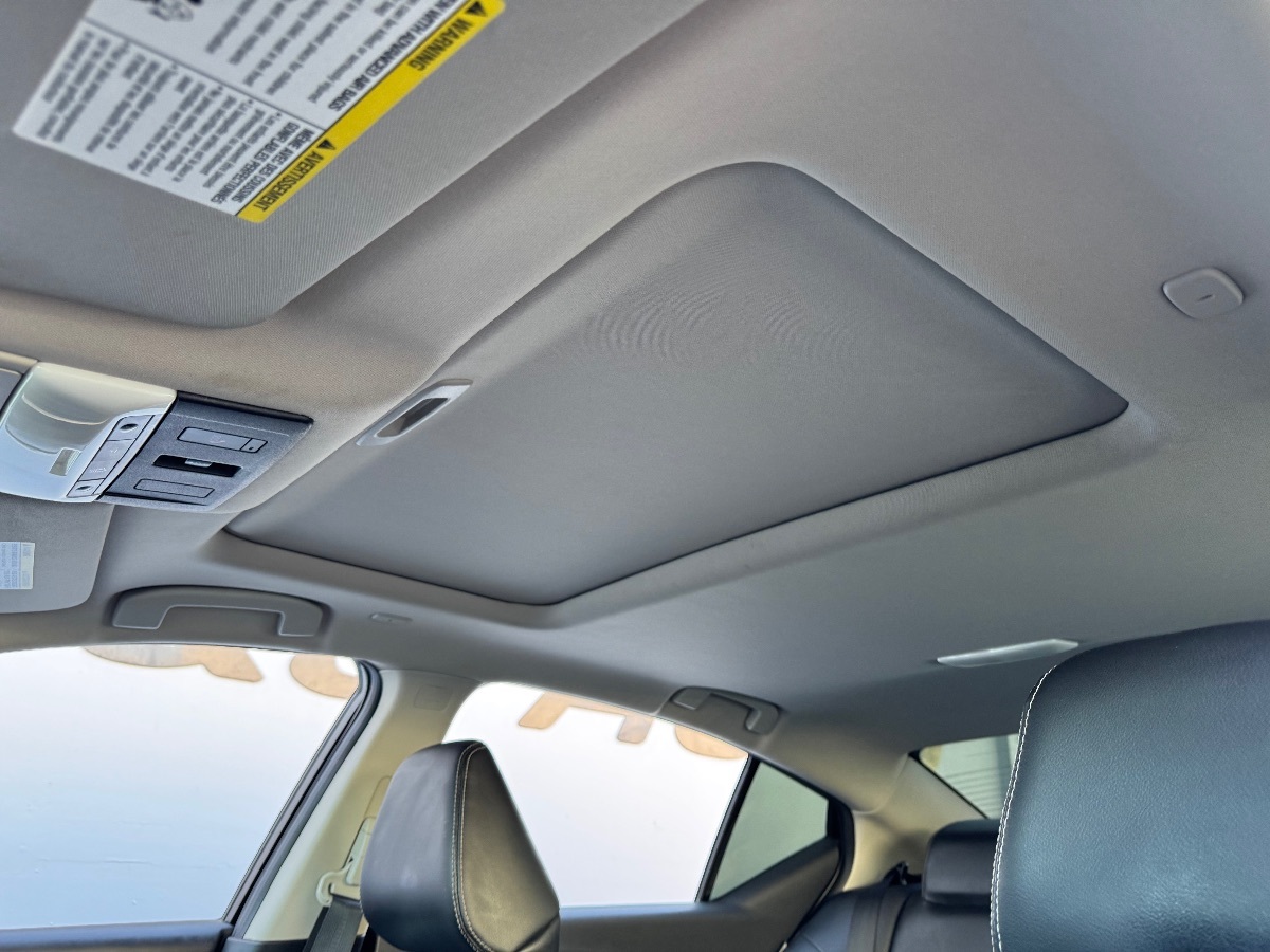 Vehicle image 13 of 25