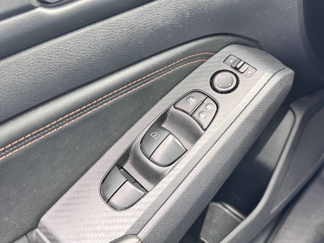 Vehicle image 25 of 32