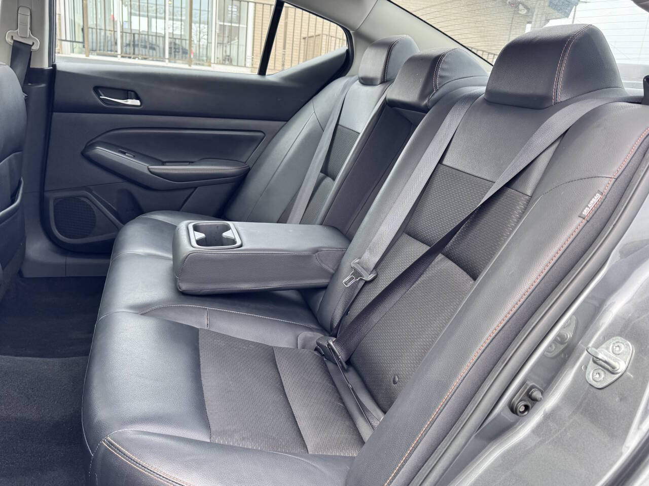 Vehicle image 9 of 32