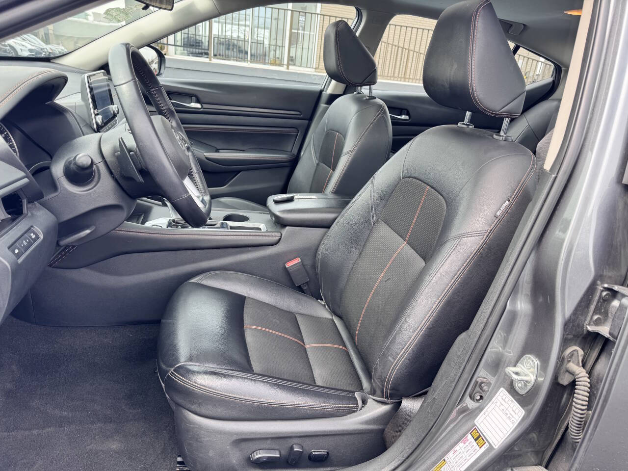 Vehicle image 6 of 32