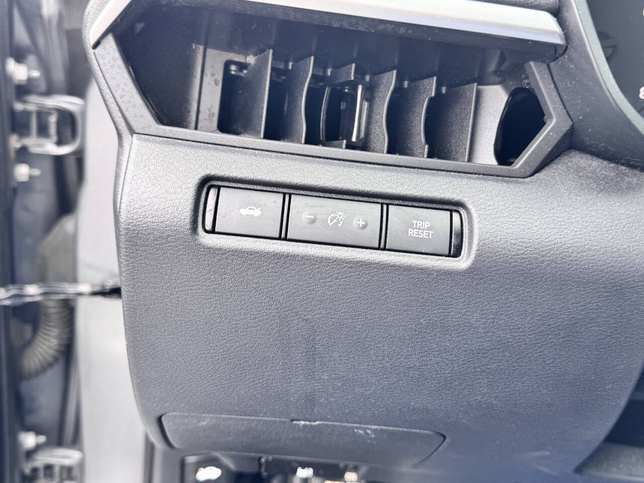 Vehicle image 24 of 32
