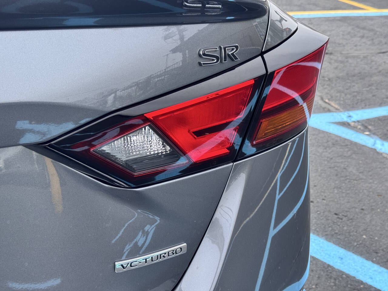 Vehicle image 29 of 32