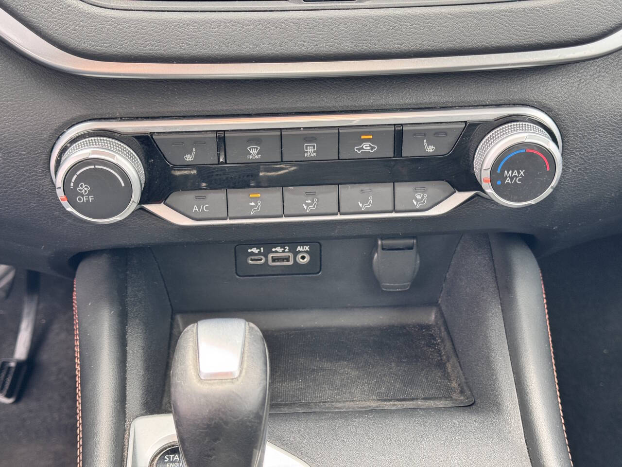 Vehicle image 14 of 32