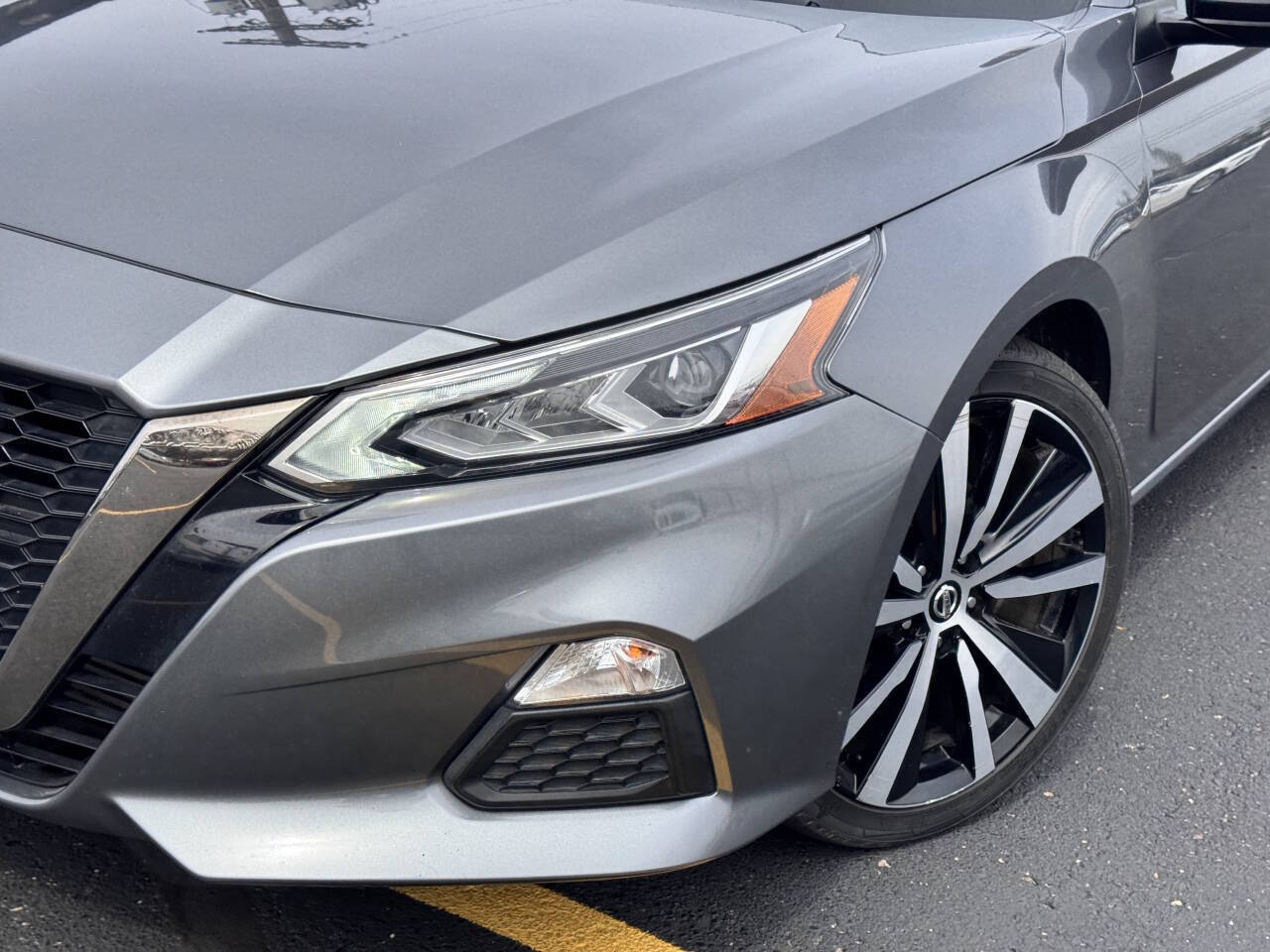 Vehicle image 27 of 32