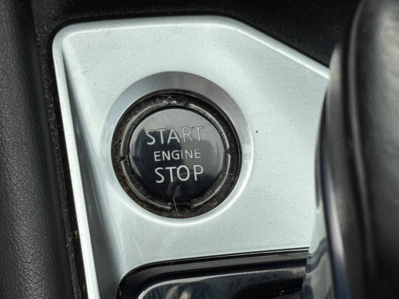 Vehicle image 18 of 32