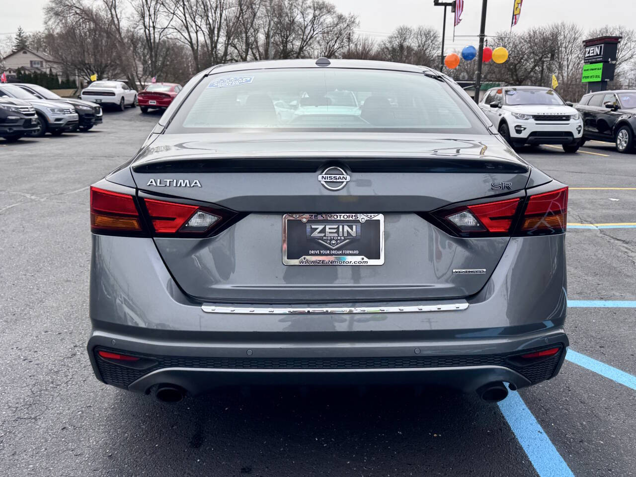 Vehicle image 4 of 32