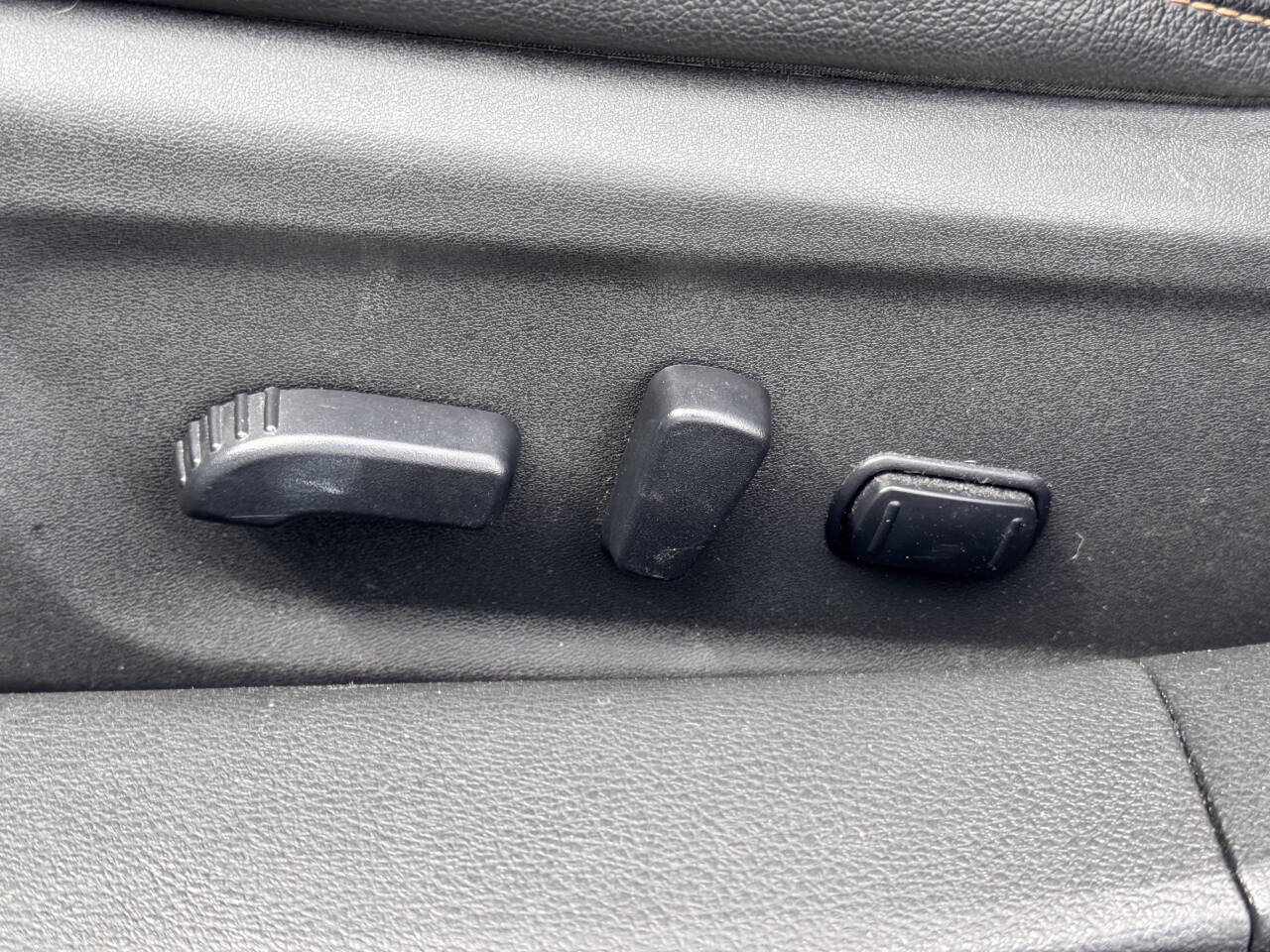 Vehicle image 7 of 32