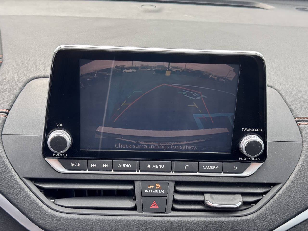 Vehicle image 13 of 32