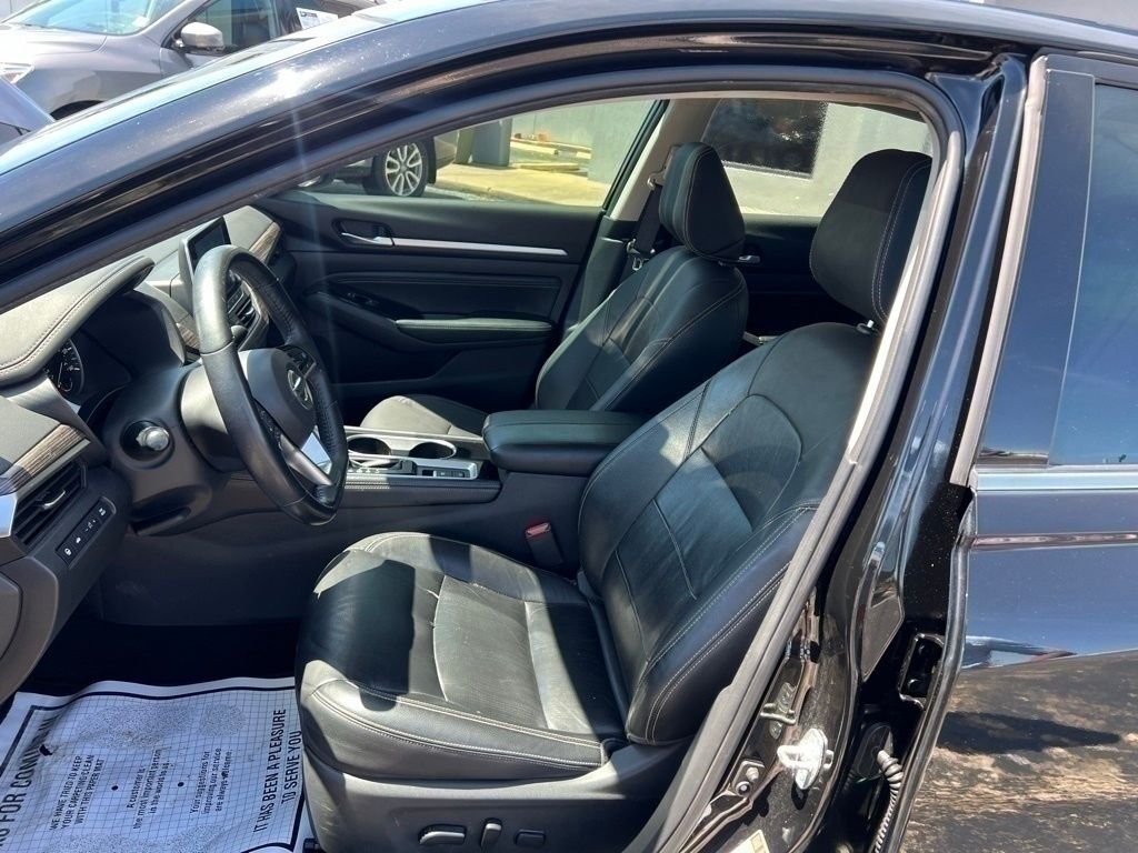 2020 Nissan Altima 2.5 Platinum Image 18 of 39