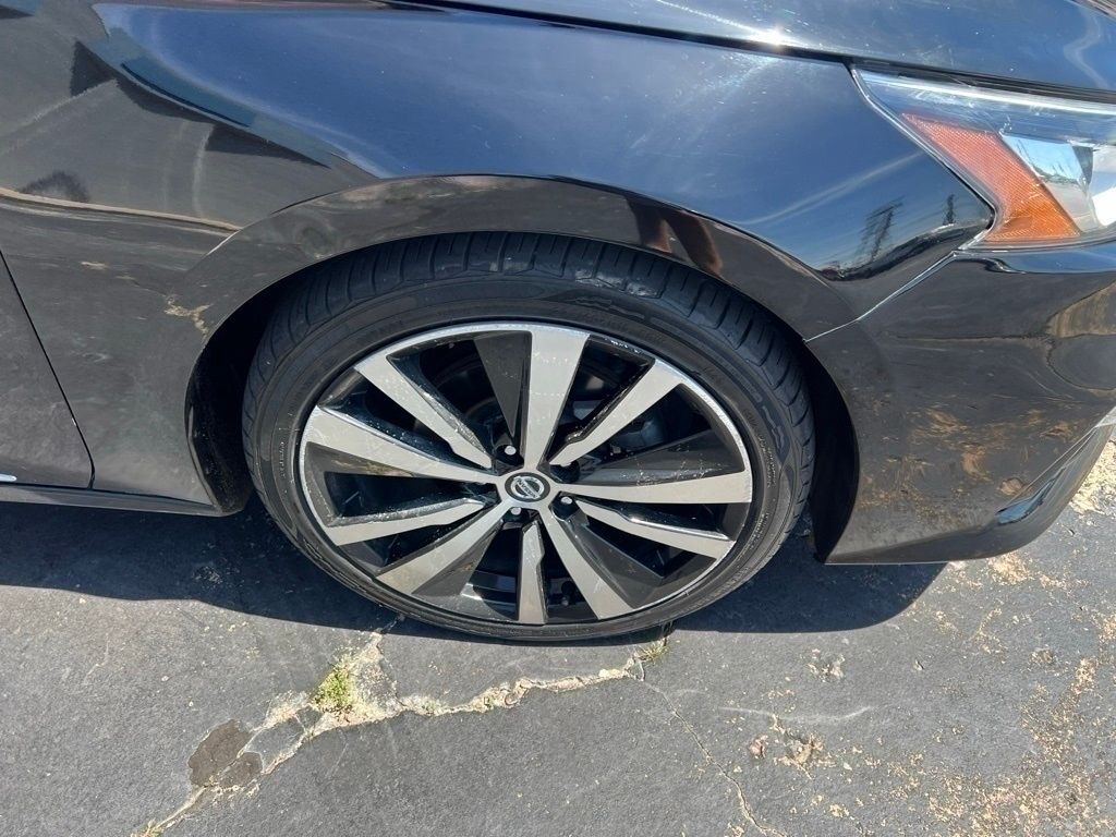 2020 Nissan Altima 2.5 Platinum Image 12 of 39