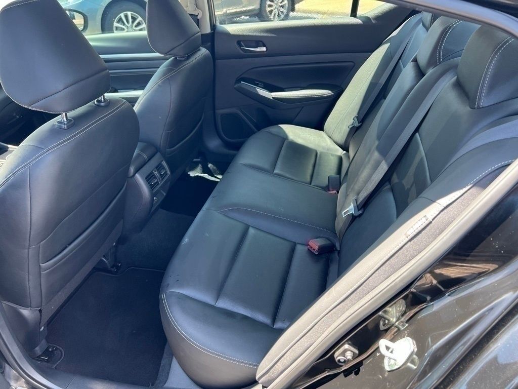 2020 Nissan Altima 2.5 Platinum Image 16 of 39