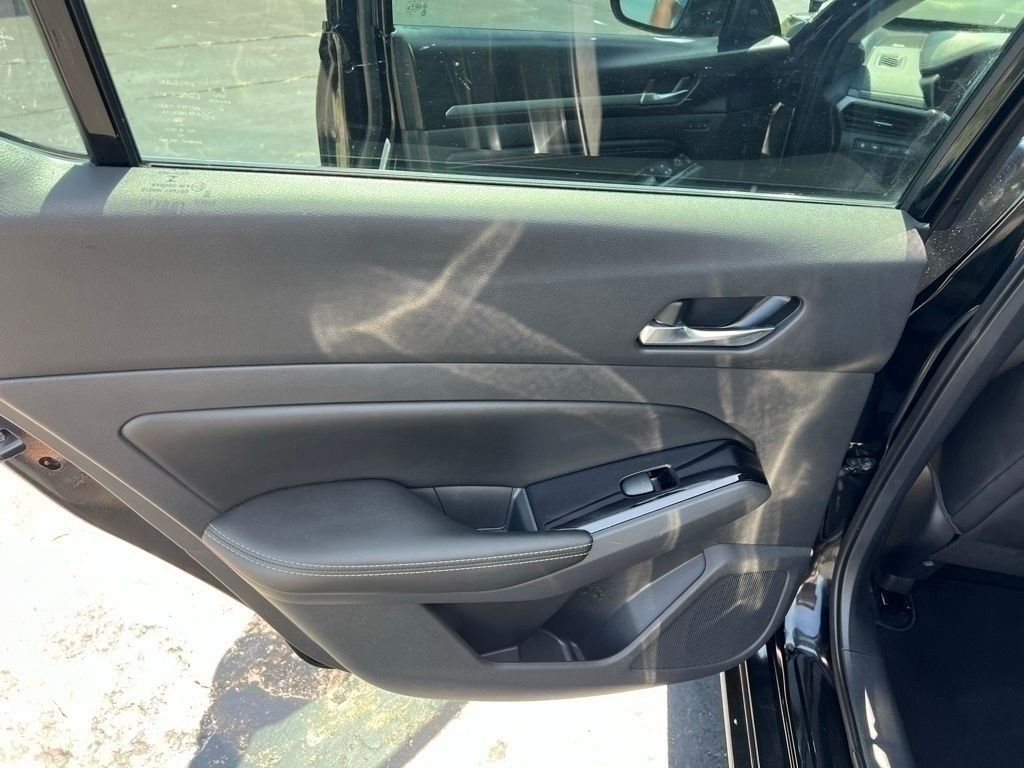 2020 Nissan Altima 2.5 Platinum Image 30 of 39