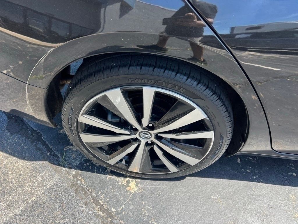 2020 Nissan Altima 2.5 Platinum Image 11 of 39